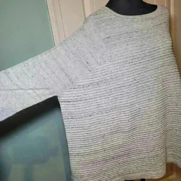 Asos  size 8 long sleeve sweater - Picture 2 of 4